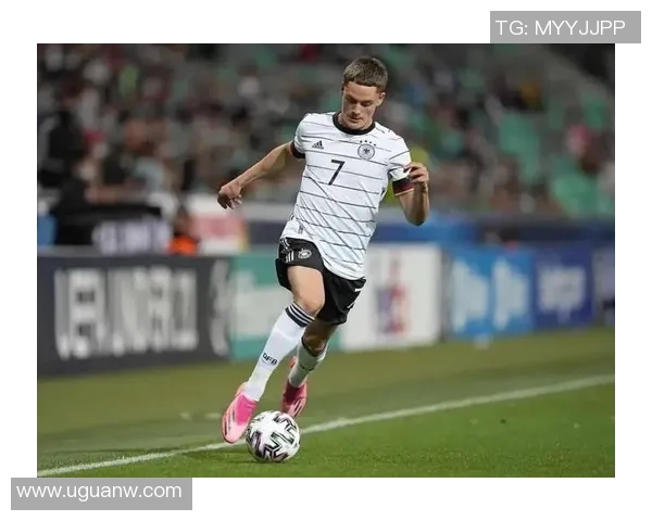 足球明星精彩瞬间展现胜利的激情与荣耀 足球明星精彩瞬间展现胜利的激情与荣耀